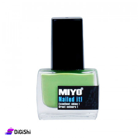 طلاء أظافر لون أخضر فاتح لمعة ذهبية MIYO Nailed it
