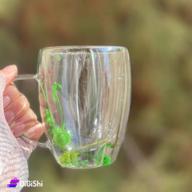 كوب بيركس شفاف من طبقتين بداخلهما ورود مع عروق أخضر