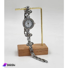 ساعة يد نسائية مرصعة بالزيركون شكل وردات لون فضي