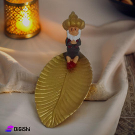 صحن ضيافة جبصين شكل سنبلة مع شخصية العجوز من فنانيس رمضان